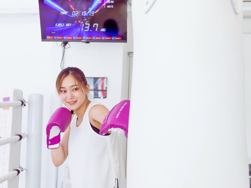 Heavy bag training at English Fight Tokyo